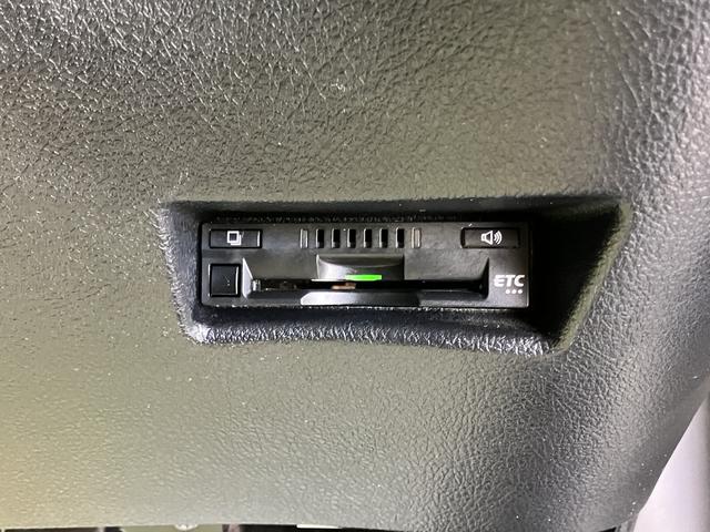 シエンタハイブリッド　ファンベースＧ純正ナビ　パノラマモニター　ワンセグＴＶ　ＣＤ　Ｂｌｕｅｔｏｏｔｈ　ドラレコ　ＥＴＣ　両側電動スライドドア　オートライト　ＬＥＤヘッドライト　クルーズコントロール　電動格納ドアミラー　キーフリー（愛媛県）の中古車