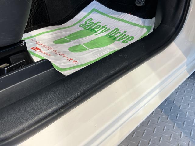 シエンタハイブリッド　ファンベースＧ純正ナビ　パノラマモニター　ワンセグＴＶ　ＣＤ　Ｂｌｕｅｔｏｏｔｈ　ドラレコ　ＥＴＣ　両側電動スライドドア　オートライト　ＬＥＤヘッドライト　クルーズコントロール　電動格納ドアミラー　キーフリー（愛媛県）の中古車