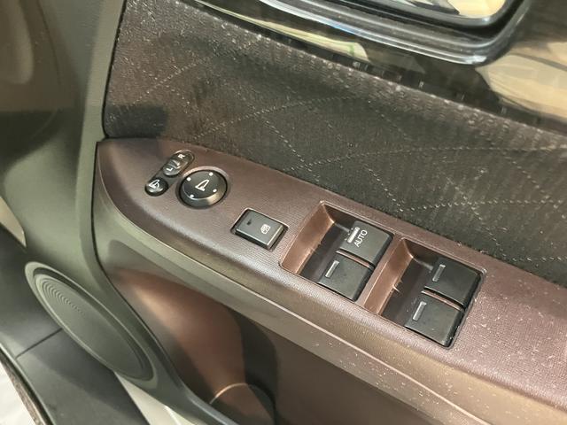 N−ONEプレミアム・Lパッケージ2WD CVT車 プッシュスタート アイドリングストップ オートライト ディスチャージヘッドライト ベンチシート 電動格納ドアミラー キーフリーシステム(愛媛県)の中古車