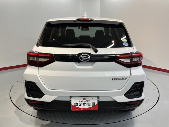 ロッキープレミアム純正ナビ　パノラマモニター　地上デジタルＴＶ　ＣＤ　ＤＶＤ　Ｂｌｕｅｔｏｏｔｈ　ＵＳＢ　プッシュスタート　前席シートヒーター　クルーズコントロール　ＬＥＤヘッドライト　オートライト　スマートアシスト（愛媛県）の中古車