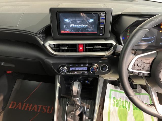 ロッキープレミアム純正ナビ　パノラマモニター　地上デジタルＴＶ　ＣＤ　ＤＶＤ　Ｂｌｕｅｔｏｏｔｈ　ＵＳＢ　プッシュスタート　前席シートヒーター　クルーズコントロール　ＬＥＤヘッドライト　オートライト　スマートアシスト（愛媛県）の中古車