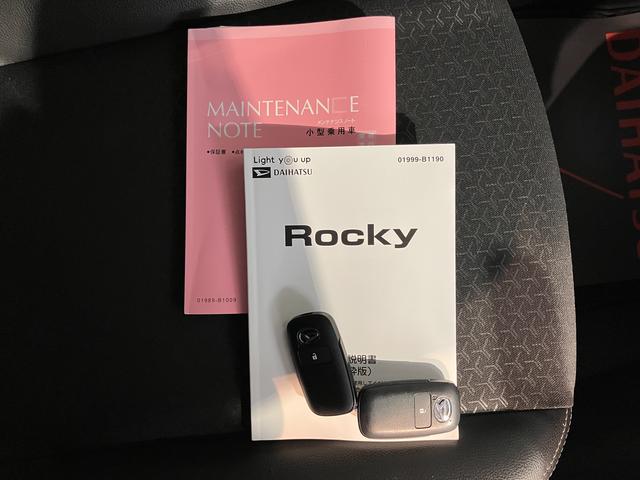 ロッキープレミアム純正ナビ　パノラマモニター　地上デジタルＴＶ　ＣＤ　ＤＶＤ　Ｂｌｕｅｔｏｏｔｈ　ＵＳＢ　プッシュスタート　前席シートヒーター　クルーズコントロール　ＬＥＤヘッドライト　オートライト　スマートアシスト（愛媛県）の中古車