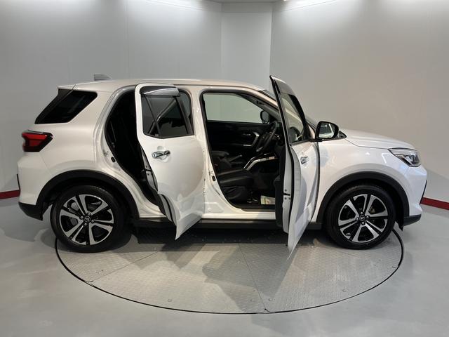 ロッキープレミアム純正ナビ　パノラマモニター　地上デジタルＴＶ　ＣＤ　ＤＶＤ　Ｂｌｕｅｔｏｏｔｈ　ＵＳＢ　プッシュスタート　前席シートヒーター　クルーズコントロール　ＬＥＤヘッドライト　オートライト　スマートアシスト（愛媛県）の中古車