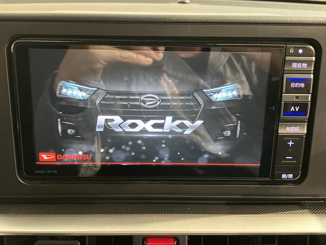 ロッキープレミアム純正ナビ　パノラマモニター　地上デジタルＴＶ　ＣＤ　ＤＶＤ　Ｂｌｕｅｔｏｏｔｈ　ＵＳＢ　プッシュスタート　前席シートヒーター　クルーズコントロール　ＬＥＤヘッドライト　オートライト　スマートアシスト（愛媛県）の中古車