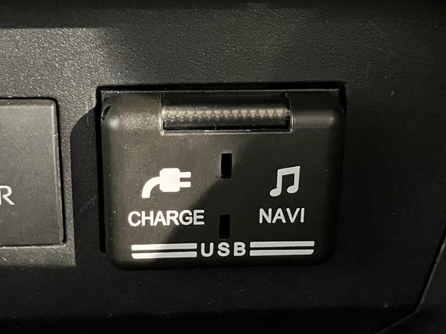 ロッキープレミアム純正ナビ　パノラマモニター　地上デジタルＴＶ　ＣＤ　ＤＶＤ　Ｂｌｕｅｔｏｏｔｈ　ＵＳＢ　プッシュスタート　前席シートヒーター　クルーズコントロール　ＬＥＤヘッドライト　オートライト　スマートアシスト（愛媛県）の中古車