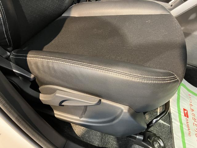 ロッキープレミアム純正ナビ　パノラマモニター　地上デジタルＴＶ　ＣＤ　ＤＶＤ　Ｂｌｕｅｔｏｏｔｈ　ＵＳＢ　プッシュスタート　前席シートヒーター　クルーズコントロール　ＬＥＤヘッドライト　オートライト　スマートアシスト（愛媛県）の中古車