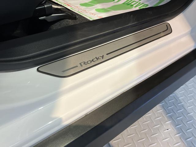ロッキープレミアム純正ナビ　パノラマモニター　地上デジタルＴＶ　ＣＤ　ＤＶＤ　Ｂｌｕｅｔｏｏｔｈ　ＵＳＢ　プッシュスタート　前席シートヒーター　クルーズコントロール　ＬＥＤヘッドライト　オートライト　スマートアシスト（愛媛県）の中古車