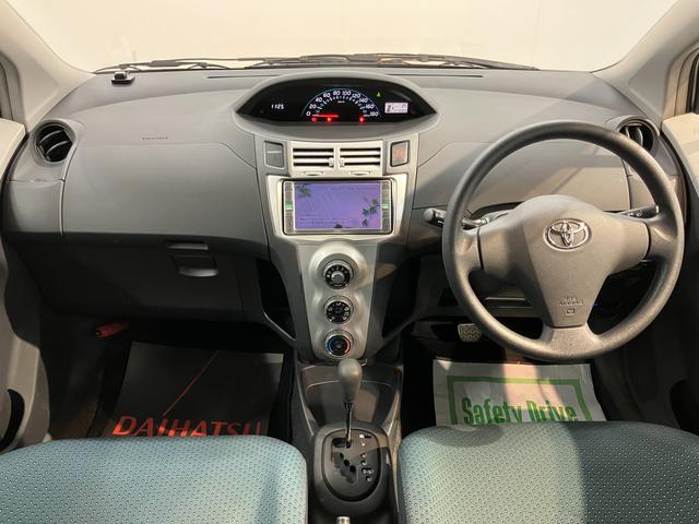 ヴィッツＦ純正ナビ　　ＣＤ　ＤＶＤ　社外ＥＴＣ　マニュアルエアコン　パワステ　パワーウィンドウ　キーレスエントリー（愛媛県）の中古車