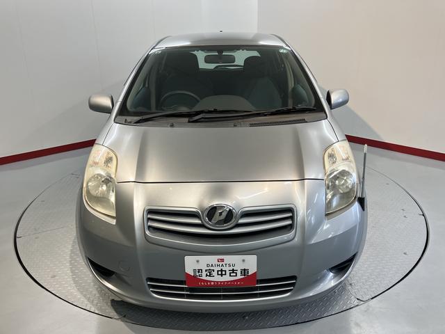 ヴィッツＦ純正ナビ　　ＣＤ　ＤＶＤ　社外ＥＴＣ　マニュアルエアコン　パワステ　パワーウィンドウ　キーレスエントリー（愛媛県）の中古車