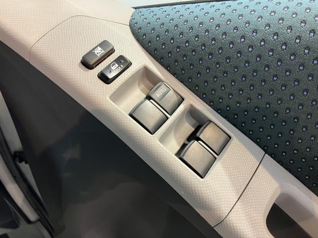 ヴィッツＦ純正ナビ　　ＣＤ　ＤＶＤ　社外ＥＴＣ　マニュアルエアコン　パワステ　パワーウィンドウ　キーレスエントリー（愛媛県）の中古車