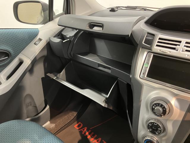 ヴィッツＦ純正ナビ　　ＣＤ　ＤＶＤ　社外ＥＴＣ　マニュアルエアコン　パワステ　パワーウィンドウ　キーレスエントリー（愛媛県）の中古車