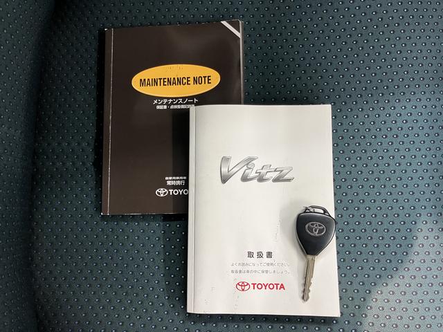 ヴィッツＦ純正ナビ　　ＣＤ　ＤＶＤ　社外ＥＴＣ　マニュアルエアコン　パワステ　パワーウィンドウ　キーレスエントリー（愛媛県）の中古車