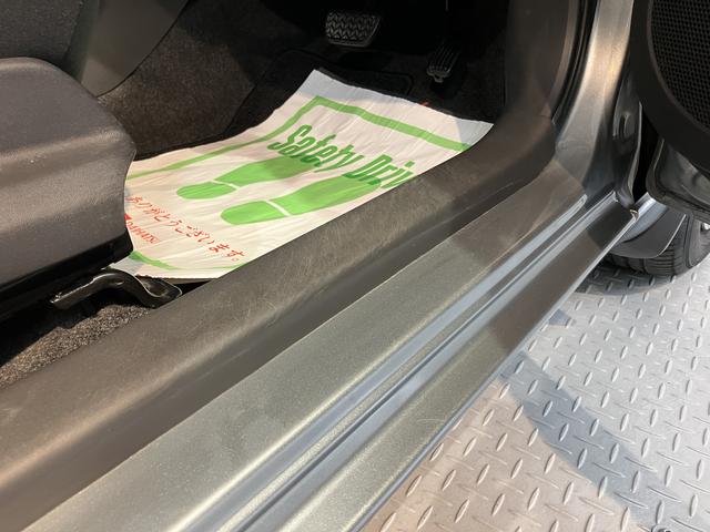 ヴィッツＦ純正ナビ　　ＣＤ　ＤＶＤ　社外ＥＴＣ　マニュアルエアコン　パワステ　パワーウィンドウ　キーレスエントリー（愛媛県）の中古車