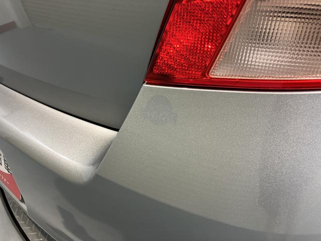 ヴィッツＦ純正ナビ　　ＣＤ　ＤＶＤ　社外ＥＴＣ　マニュアルエアコン　パワステ　パワーウィンドウ　キーレスエントリー（愛媛県）の中古車