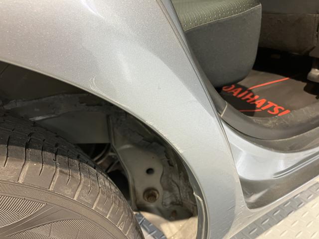 ヴィッツＦ純正ナビ　　ＣＤ　ＤＶＤ　社外ＥＴＣ　マニュアルエアコン　パワステ　パワーウィンドウ　キーレスエントリー（愛媛県）の中古車