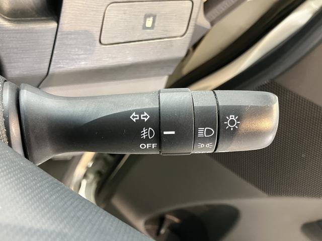 ムーヴカスタム　Ｘリミテッド純正ナビ　バックカメラ　ワンセグＴＶ　ＣＤ　純正ナビ　ベンチシート　プッシュスタート　アイドリングストップ　ディスチャージヘッドライト　電動格納ドアミラー　キーフリーシステム（愛媛県）の中古車