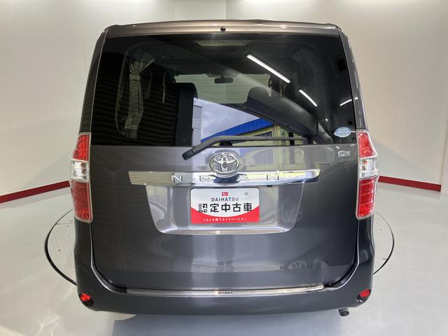 ノアサイドシートリフトアップ　車　手動介護式福祉車両　純正ナビ　ＣＤ　ＤＶＤ　片側電動スライドドア　ディスチャージヘッドライト　プッシュスタート　電動格納ドアミラー　キーフリーシステム（愛媛県）の中古車