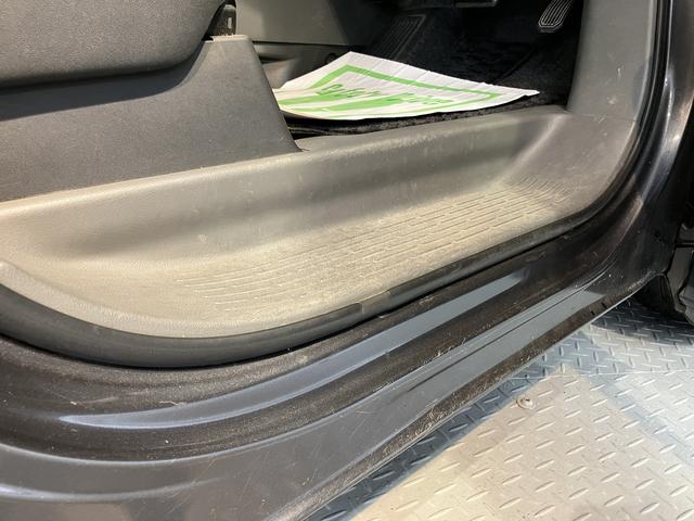 ノアサイドシートリフトアップ　車　手動介護式福祉車両　純正ナビ　ＣＤ　ＤＶＤ　片側電動スライドドア　ディスチャージヘッドライト　プッシュスタート　電動格納ドアミラー　キーフリーシステム（愛媛県）の中古車