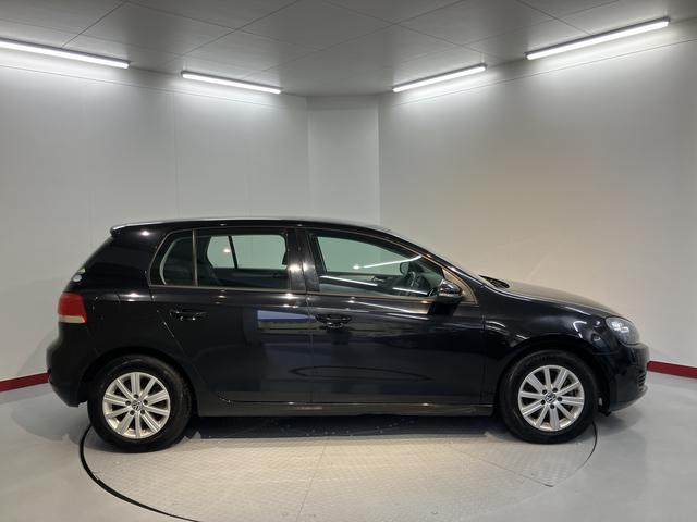 ＶＷ ゴルフＴＳＩトレンドライン純正ナビ　バックモニター　フルセグＴＶ　ＣＤ　ＤＶＤ　ＵＳＢ　Ｂｌｕｅｔｏｏｔｈ　社外ＥＴＣ　オートライト　アイドリングストップ　電動格納ドアミラー　キーレスエントリー（愛媛県）の中古車