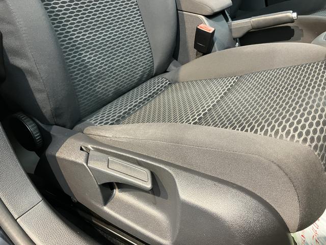 ＶＷ ゴルフＴＳＩトレンドライン純正ナビ　バックモニター　フルセグＴＶ　ＣＤ　ＤＶＤ　ＵＳＢ　Ｂｌｕｅｔｏｏｔｈ　社外ＥＴＣ　オートライト　アイドリングストップ　電動格納ドアミラー　キーレスエントリー（愛媛県）の中古車