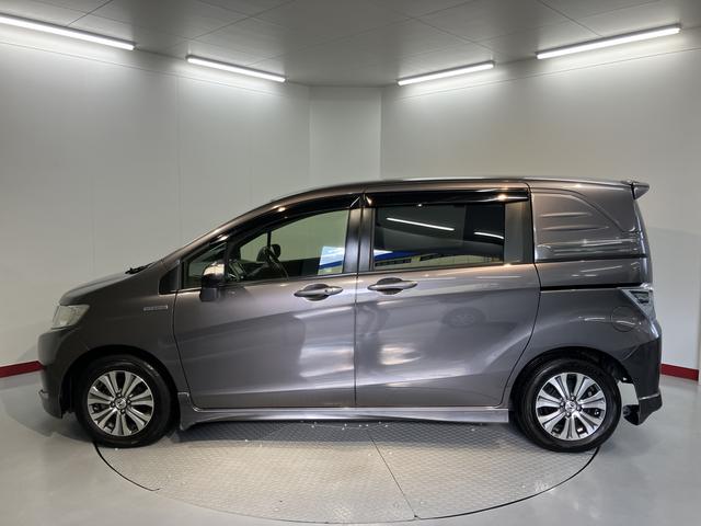 フリードスパイクハイブリッドジャストセレクション＋純正ナビ　バックモニター　フルセグＴＶ　ＣＤ　ＤＶＤ　Ｂｌｕｅｔｏｏｔｈ　ＥＴＣ　両側電動スライドドア　クルーズコントロール　オートライト　ディスチャージヘッドライト　電動格納ドアミラー　キーフリー（愛媛県）の中古車