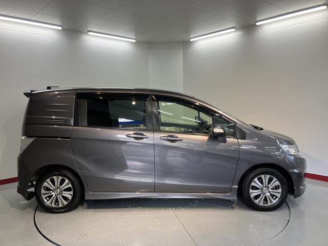 フリードスパイクハイブリッドジャストセレクション＋純正ナビ　バックモニター　フルセグＴＶ　ＣＤ　ＤＶＤ　Ｂｌｕｅｔｏｏｔｈ　ＥＴＣ　両側電動スライドドア　クルーズコントロール　オートライト　ディスチャージヘッドライト　電動格納ドアミラー　キーフリー（愛媛県）の中古車