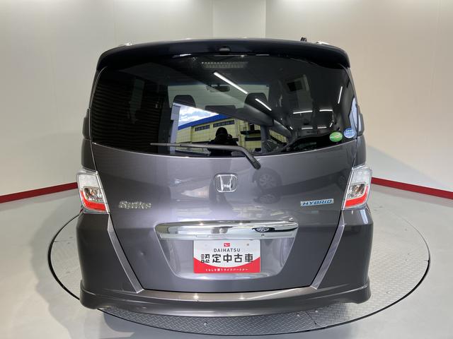 フリードスパイクハイブリッドジャストセレクション＋純正ナビ　バックモニター　フルセグＴＶ　ＣＤ　ＤＶＤ　Ｂｌｕｅｔｏｏｔｈ　ＥＴＣ　両側電動スライドドア　クルーズコントロール　オートライト　ディスチャージヘッドライト　電動格納ドアミラー　キーフリー（愛媛県）の中古車