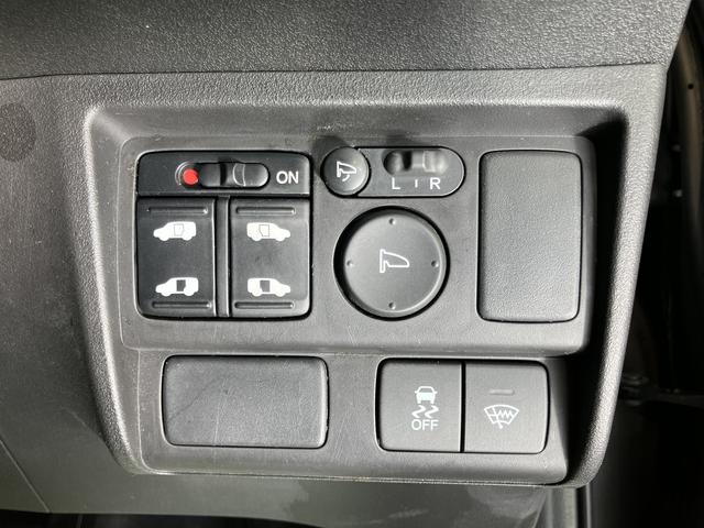 フリードスパイクハイブリッドジャストセレクション＋純正ナビ　バックモニター　フルセグＴＶ　ＣＤ　ＤＶＤ　Ｂｌｕｅｔｏｏｔｈ　ＥＴＣ　両側電動スライドドア　クルーズコントロール　オートライト　ディスチャージヘッドライト　電動格納ドアミラー　キーフリー（愛媛県）の中古車