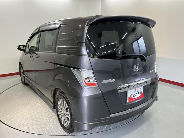 フリードスパイクハイブリッドジャストセレクション＋純正ナビ　バックモニター　フルセグＴＶ　ＣＤ　ＤＶＤ　Ｂｌｕｅｔｏｏｔｈ　ＥＴＣ　両側電動スライドドア　クルーズコントロール　オートライト　ディスチャージヘッドライト　電動格納ドアミラー　キーフリー（愛媛県）の中古車