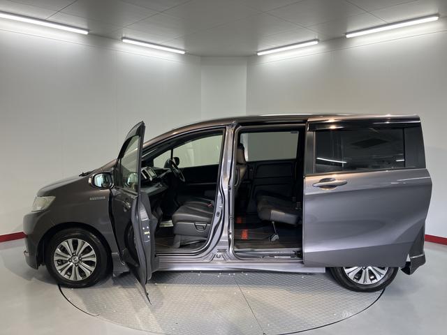 フリードスパイクハイブリッドジャストセレクション＋純正ナビ　バックモニター　フルセグＴＶ　ＣＤ　ＤＶＤ　Ｂｌｕｅｔｏｏｔｈ　ＥＴＣ　両側電動スライドドア　クルーズコントロール　オートライト　ディスチャージヘッドライト　電動格納ドアミラー　キーフリー（愛媛県）の中古車