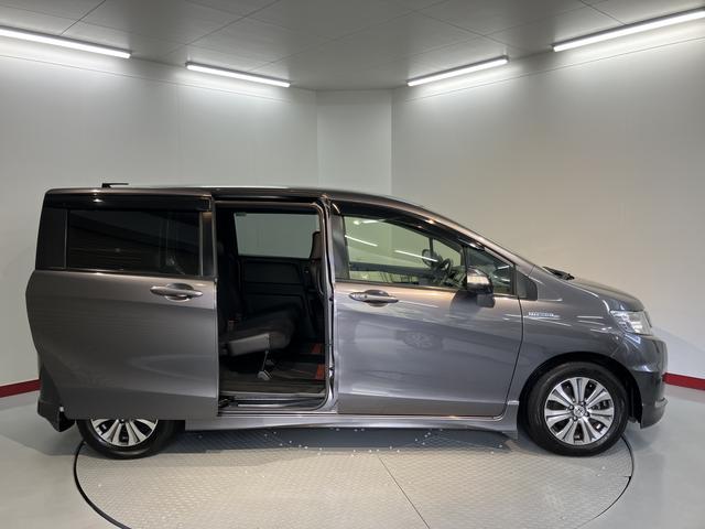 フリードスパイクハイブリッドジャストセレクション＋純正ナビ　バックモニター　フルセグＴＶ　ＣＤ　ＤＶＤ　Ｂｌｕｅｔｏｏｔｈ　ＥＴＣ　両側電動スライドドア　クルーズコントロール　オートライト　ディスチャージヘッドライト　電動格納ドアミラー　キーフリー（愛媛県）の中古車