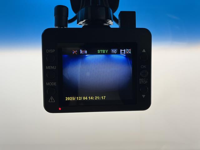 フリードスパイクハイブリッドジャストセレクション＋純正ナビ　バックモニター　フルセグＴＶ　ＣＤ　ＤＶＤ　Ｂｌｕｅｔｏｏｔｈ　ＥＴＣ　両側電動スライドドア　クルーズコントロール　オートライト　ディスチャージヘッドライト　電動格納ドアミラー　キーフリー（愛媛県）の中古車