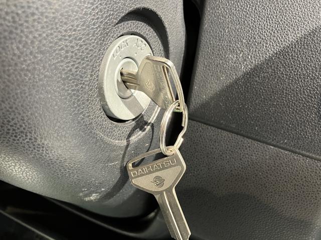 ハイゼットカーゴスペシャル２ＷＤ　ＭＴ車　エアコン　パワステ　ＡＢＳ　集中ドアロック　オートライト　アイドリングストップ（愛媛県）の中古車