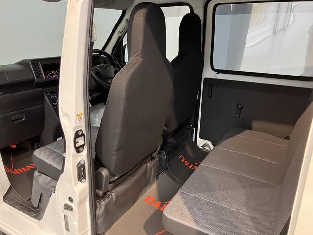 ハイゼットカーゴスペシャル２ＷＤ　ＭＴ車　エアコン　パワステ　ＡＢＳ　集中ドアロック　オートライト　アイドリングストップ（愛媛県）の中古車