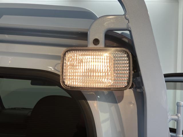 ハイゼットトラックジャンボＳＡIIIｔ４ＷＤ　ＭＴ車　ＬＥＤヘッドライト　フロントフォグランプ　作業灯　純正ＣＤデッキ　ＣＤ　ＡＵＸ　ＡＭ　ＦＭ（愛媛県）の中古車