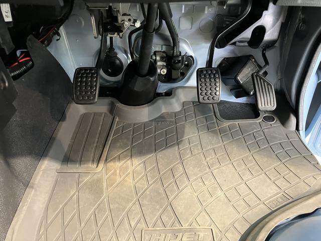 ハイゼットトラックジャンボＳＡIIIｔ４ＷＤ　ＭＴ車　ＬＥＤヘッドライト　フロントフォグランプ　作業灯　純正ＣＤデッキ　ＣＤ　ＡＵＸ　ＡＭ　ＦＭ（愛媛県）の中古車