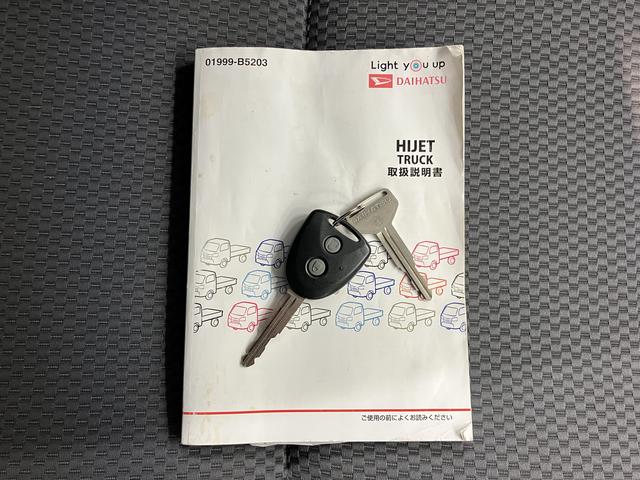 ハイゼットトラックジャンボＳＡIIIｔ４ＷＤ　ＭＴ車　ＬＥＤヘッドライト　フロントフォグランプ　作業灯　純正ＣＤデッキ　ＣＤ　ＡＵＸ　ＡＭ　ＦＭ（愛媛県）の中古車