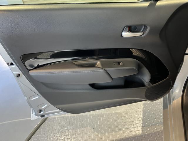 アクアＺ純正ナビ　パノラマモニター　ＣＤ　ＤＶＤ　ＥＴＣ　オートライト　ＬＥＤヘッドライト　クルーズコントロール　プッシュスタート　障害物センサー　電動格納ドアミラー　キーフリーシステム（愛媛県）の中古車