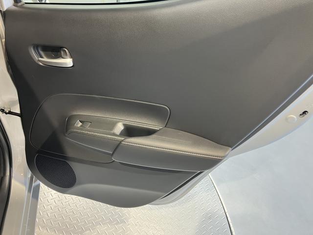 アクアＺ純正ナビ　パノラマモニター　ＣＤ　ＤＶＤ　ＥＴＣ　オートライト　ＬＥＤヘッドライト　クルーズコントロール　プッシュスタート　障害物センサー　電動格納ドアミラー　キーフリーシステム（愛媛県）の中古車