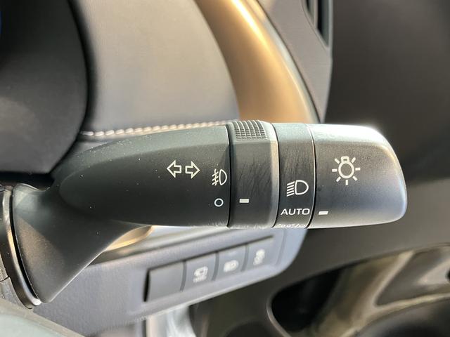 アクアＺ純正ナビ　パノラマモニター　ＣＤ　ＤＶＤ　ＥＴＣ　オートライト　ＬＥＤヘッドライト　クルーズコントロール　プッシュスタート　障害物センサー　電動格納ドアミラー　キーフリーシステム（愛媛県）の中古車