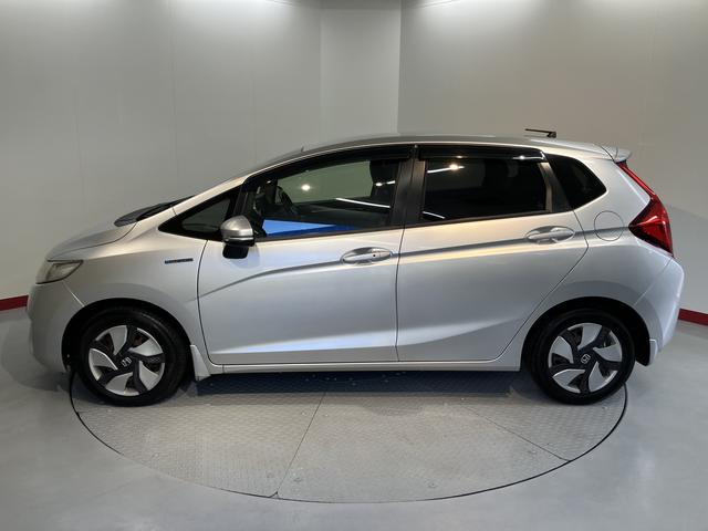 フィットハイブリッドＬパッケージ純正ナビ　ＥＴＣ車載器　バックカメラ　クルーズコントロール　オートエアコン　オートライト　ＬＥＤヘッドライト　電動格納ドアミラー　プッシュスタート　サイドエアバック（愛媛県）の中古車