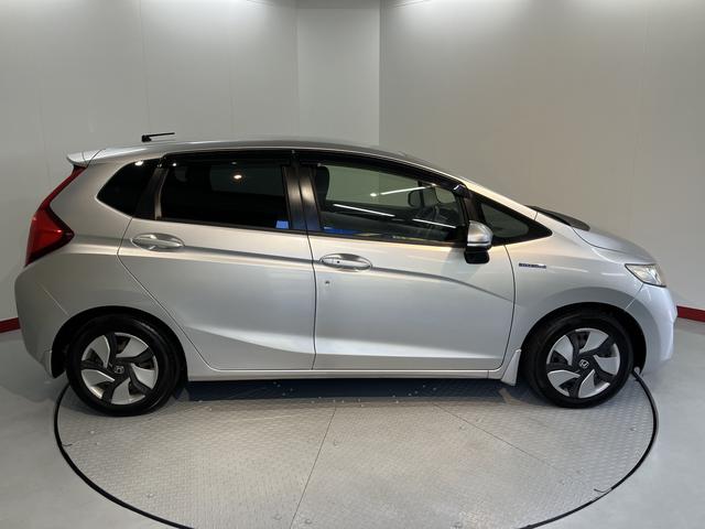 フィットハイブリッドＬパッケージ純正ナビ　ＥＴＣ車載器　バックカメラ　クルーズコントロール　オートエアコン　オートライト　ＬＥＤヘッドライト　電動格納ドアミラー　プッシュスタート　サイドエアバック（愛媛県）の中古車