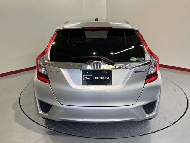 フィットハイブリッドＬパッケージ純正ナビ　ＥＴＣ車載器　バックカメラ　クルーズコントロール　オートエアコン　オートライト　ＬＥＤヘッドライト　電動格納ドアミラー　プッシュスタート　サイドエアバック（愛媛県）の中古車