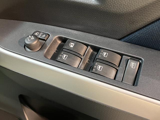 トールカスタムＧ　ターボ２ＷＤ　プッシュスタート　運転席・助手席シートヒーター　電動パーキングブレーキ　両側電動スライドドア　アイドリングストップ　オートライト　ＬＥＤヘッドライト　フロントフォグランプ　純正メモリーナビ（愛媛県）の中古車