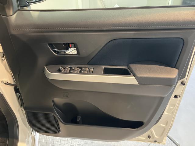 トールカスタムＧ　ターボ２ＷＤ　プッシュスタート　運転席・助手席シートヒーター　電動パーキングブレーキ　両側電動スライドドア　アイドリングストップ　オートライト　ＬＥＤヘッドライト　フロントフォグランプ　純正メモリーナビ（愛媛県）の中古車