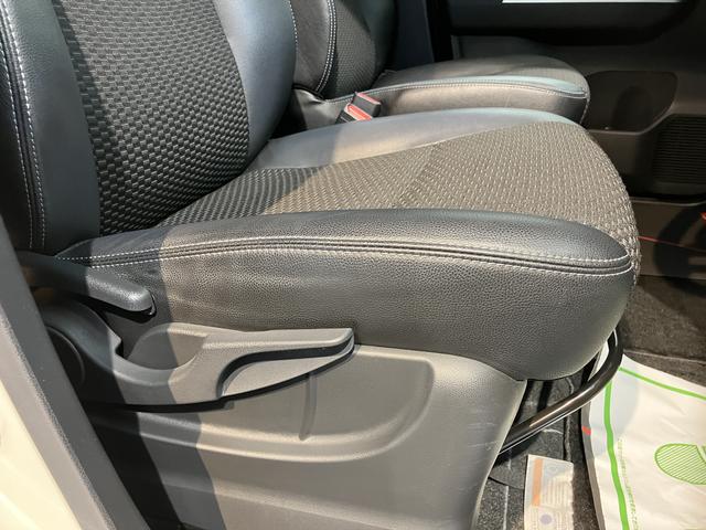 トールカスタムＧ　ターボ２ＷＤ　プッシュスタート　運転席・助手席シートヒーター　電動パーキングブレーキ　両側電動スライドドア　アイドリングストップ　オートライト　ＬＥＤヘッドライト　フロントフォグランプ　純正メモリーナビ（愛媛県）の中古車