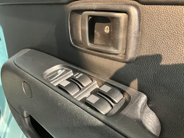 ハイゼットカーゴデッキバンＧ　ＳＡIII２ＷＤ　ＭＴ車　ナビ　バックカメラ　地上デジタルＴＶ　ＣＤ　ＤＶＤ　Ｂｌｕｅｔｏｏｔｈ　キーレスエントリー　ＳＡＩＩＩ　オートライト　アイドリングストップ　ＬＥＤヘッドライト　エアバッグ（愛媛県）の中古車