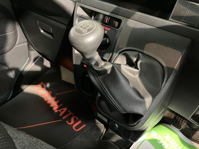 ハイゼットカーゴデッキバンＧ　ＳＡIII２ＷＤ　ＭＴ車　ナビ　バックカメラ　地上デジタルＴＶ　ＣＤ　ＤＶＤ　Ｂｌｕｅｔｏｏｔｈ　キーレスエントリー　ＳＡＩＩＩ　オートライト　アイドリングストップ　ＬＥＤヘッドライト　エアバッグ（愛媛県）の中古車