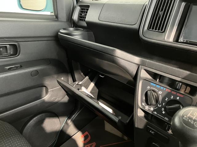 ハイゼットカーゴデッキバンＧ　ＳＡIII２ＷＤ　ＭＴ車　ナビ　バックカメラ　地上デジタルＴＶ　ＣＤ　ＤＶＤ　Ｂｌｕｅｔｏｏｔｈ　キーレスエントリー　ＳＡＩＩＩ　オートライト　アイドリングストップ　ＬＥＤヘッドライト　エアバッグ（愛媛県）の中古車