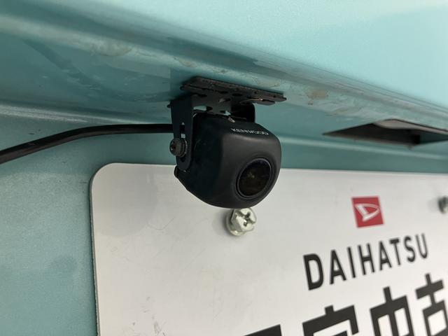 ハイゼットカーゴデッキバンＧ　ＳＡIII２ＷＤ　ＭＴ車　ナビ　バックカメラ　地上デジタルＴＶ　ＣＤ　ＤＶＤ　Ｂｌｕｅｔｏｏｔｈ　キーレスエントリー　ＳＡＩＩＩ　オートライト　アイドリングストップ　ＬＥＤヘッドライト　エアバッグ（愛媛県）の中古車